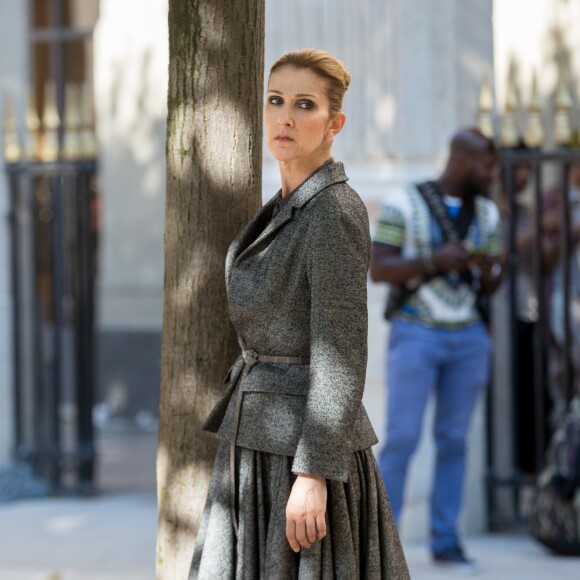 Semi-exclusif - Céline Dion danse le flamenco lors d'un shooting pour Vogue dans les jardins du Palais-Royal, à Paris, le 6 juillet 2017.