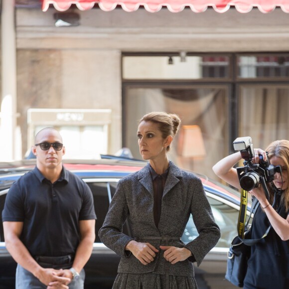 Semi-exclusif - Céline Dion danse le flamenco lors d'un shooting pour Vogue dans les jardins du Palais-Royal, à Paris, le 6 juillet 2017.