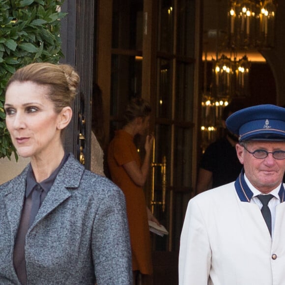 Exclusif - Céline Dion quitte l'hôtel Royal Monceau pour se rendre sur un shooting pour Vogue dans les jardins du Palais-Royal à Paris le 6 juillet 2017.