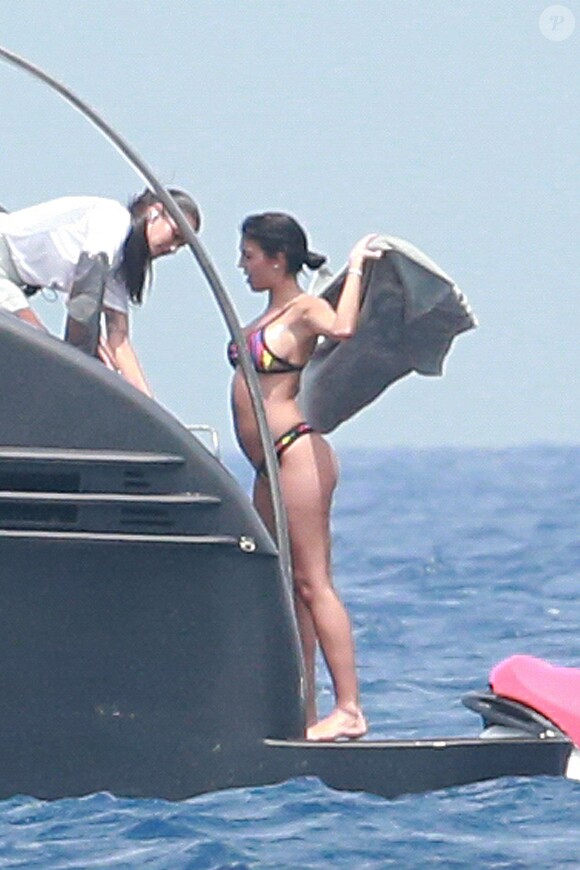 Cristiano Ronaldo en vacances avec sa compagne Georgina Rodriguez à Formentera. Le 8 juillet 2017.