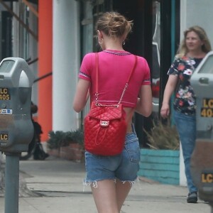 Exclusif - Lily-Rose Depp se balade à Los Angeles, le 9 juillet 2017.