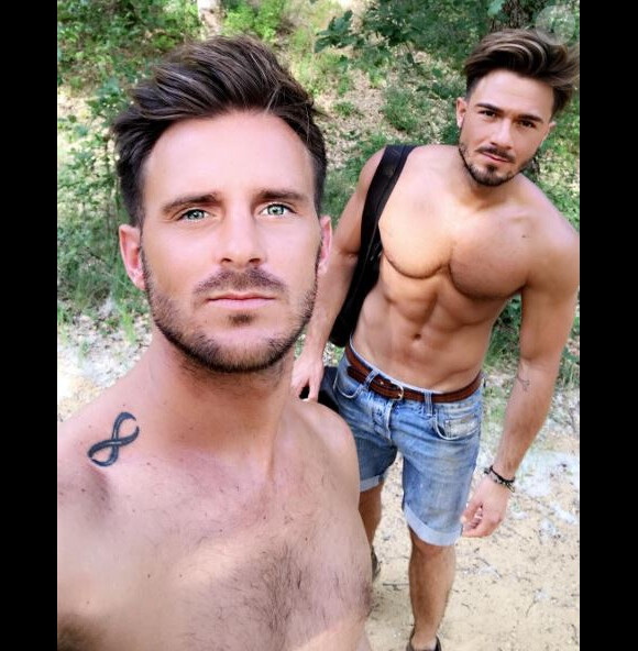 Jérémy Samat, le frère de Benjamin (Princes et Princesses de l'amour) est en couple avec un certain Vincent.