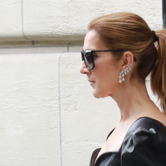 Céline Dion quitte son hôtel, le "Royal Monceau", pour se rendre à l'Opéra Garnier. Paris, le 10 juillet 2017