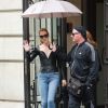 La chanteuse Céline Dion quitte son hôtel, le "Royal Monceau", pour se rendre à l'Opéra Garnier. Paris, le 10 juillet 2017