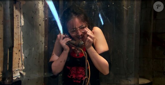 Agathe Auproux en panique dans la cabine abandonnée de "Fort Boyard", sur France 2 samedi 15 juillet 2017 dès 20h55.