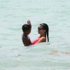 Ludivine Sagna avec son fils sur la plage de Miami, le 12 juillet 2017. © CPA/Bestimage
