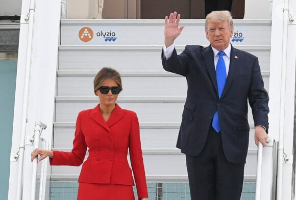Le président américain Donald J. Trump et sa femme Melania arrivent à bord d'Air Force One sur le tarmac de l'aéroport d'Orly, le 13 juillet 2017. © Pierre Perusseau/Bestimage