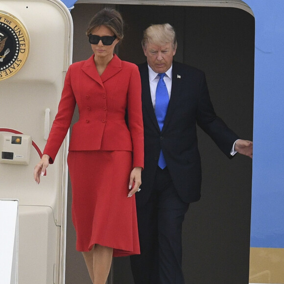 Le président américain Donald J. Trump et sa femme Melania arrivent à bord d'Air Force One sur le tarmac de l'aéroport d'Orly, le 13 juillet 2017. © Pierre Perusseau/Bestimage