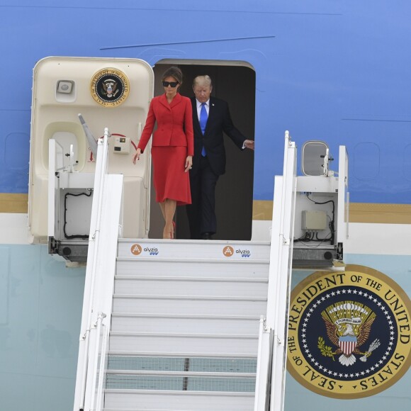 Le président américain Donald J. Trump et sa femme Melania arrivent à bord d'Air Force One sur le tarmac de l'aéroport d'Orly, le 13 juillet 2017. © Pierre Perusseau/Bestimage