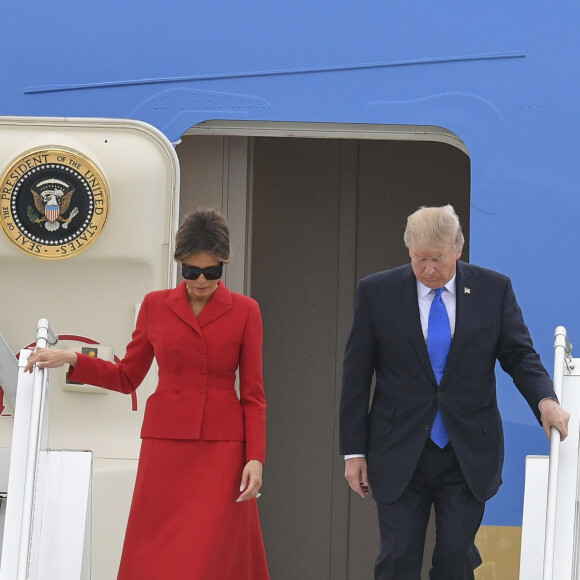 Le président américain Donald J. Trump et sa femme Melania arrivent à bord d'Air Force One sur le tarmac de l'aéroport d'Orly, le 13 juillet 2017. © Pierre Perusseau/Bestimage