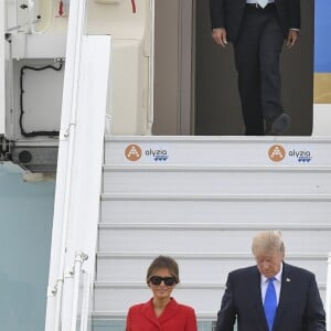 Le président américain Donald J. Trump et sa femme Melania arrivent à bord d'Air Force One sur le tarmac de l'aéroport d'Orly, le 13 juillet 2017. © Pierre Perusseau/Bestimage