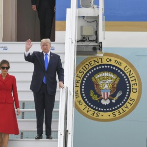 Le président américain Donald J. Trump et sa femme Melania arrivent à bord d'Air Force One sur le tarmac de l'aéroport d'Orly, le 13 juillet 2017. © Pierre Perusseau/Bestimage