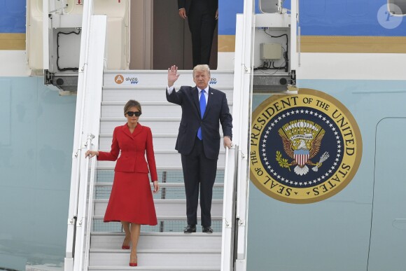 Le président américain Donald J. Trump et sa femme Melania arrivent à bord d'Air Force One sur le tarmac de l'aéroport d'Orly, le 13 juillet 2017. © Pierre Perusseau/Bestimage