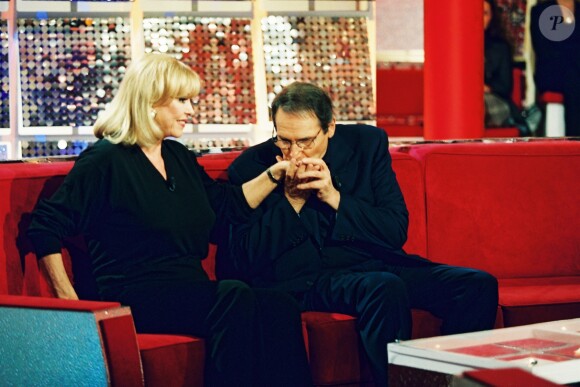 Michèle Mercier, Robert Hossein lors d'une émission "Vivement Dimanche" en 2000.