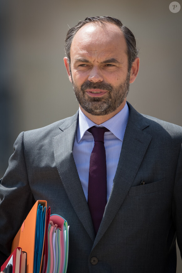 Le premier ministre Edouard Philippe sortant du premier conseil des ministres du nouveau gouvernement au palais de l'Elysée à Paris, le 22 juin 2017. © Cyril Moreau/Bestimage