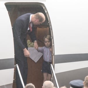 Kate Middleton et le prince William sont arrivés le 17 juillet 2017 à Varsovie avec leurs enfants le prince George et la princesse Charlotte de Cambridge pour une visite officielle de cinq jours en Pologne et en Allemagne.