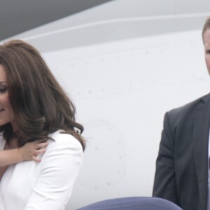 Kate Middleton et le prince William sont arrivés le 17 juillet 2017 à Varsovie avec leurs enfants le prince George et la princesse Charlotte de Cambridge pour une visite officielle de cinq jours en Pologne et en Allemagne.