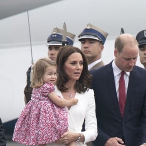 Kate Middleton et le prince William sont arrivés le 17 juillet 2017 à Varsovie avec leurs enfants le prince George et la princesse Charlotte de Cambridge pour une visite officielle de cinq jours en Pologne et en Allemagne.