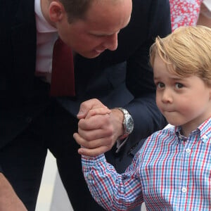 Kate Middleton et le prince William sont arrivés le 17 juillet 2017 à Varsovie avec leurs enfants le prince George et la princesse Charlotte de Cambridge pour une visite officielle de cinq jours en Pologne et en Allemagne.