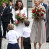 Kate Middleton et le prince William, duc et duchesse de Cambridge, ont été accueillis le 17 juillet 2017 au palais du Belvédère à Varsovie, leur résidence pendant leur visite officielle en Pologne, par le président Andrzej Duda et son épouse Agata.