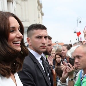 Kate Middleton et le prince William, duc et duchesse de Cambridge, ont été accueillis le 17 juillet 2017 au palais du Belvédère à Varsovie, leur résidence pendant leur visite officielle en Pologne, par le président Andrzej Duda et son épouse Agata.