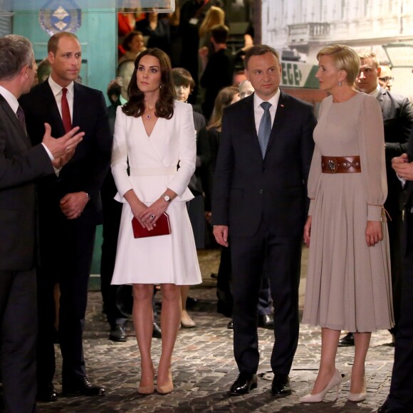 Le prince William et la duchesse Catherine de Cambridge lors de leur visite du Musée de l'Insurrection de Varsovie le 17 juillet 2017 lors de leur visite officielle en Pologne.