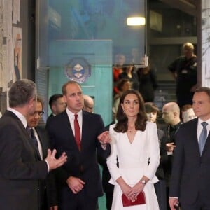 Le prince William et la duchesse Catherine de Cambridge lors de leur visite du Musée de l'Insurrection de Varsovie le 17 juillet 2017 lors de leur visite officielle en Pologne.