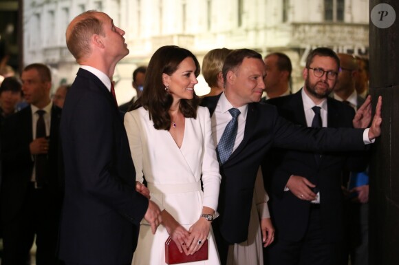 Le prince William et la duchesse Catherine de Cambridge lors de leur visite du Musée de l'Insurrection de Varsovie le 17 juillet 2017 lors de leur visite officielle en Pologne.