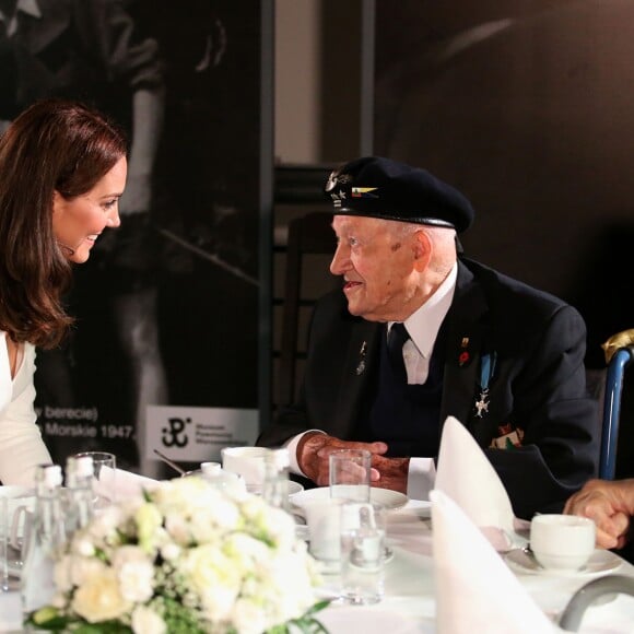 Le prince William et la duchesse Catherine de Cambridge lors de leur visite du Musée de l'Insurrection de Varsovie le 17 juillet 2017 lors de leur visite officielle en Pologne.