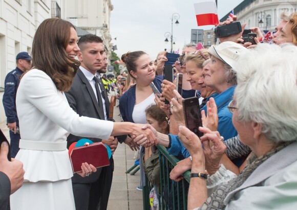 Kate Middleton rencontre la foule à Varsovie le 17 juillet 2017.