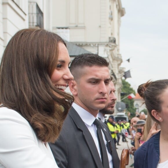 Kate Middleton rencontre la foule à Varsovie le 17 juillet 2017.