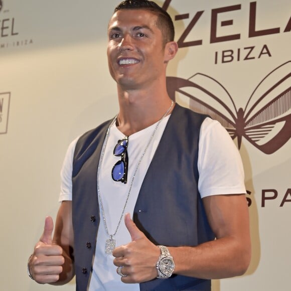 Cristiano Ronaldo assiste à l'inauguration du restaurant Zela à Ibiza le 17 juillet 2017.
