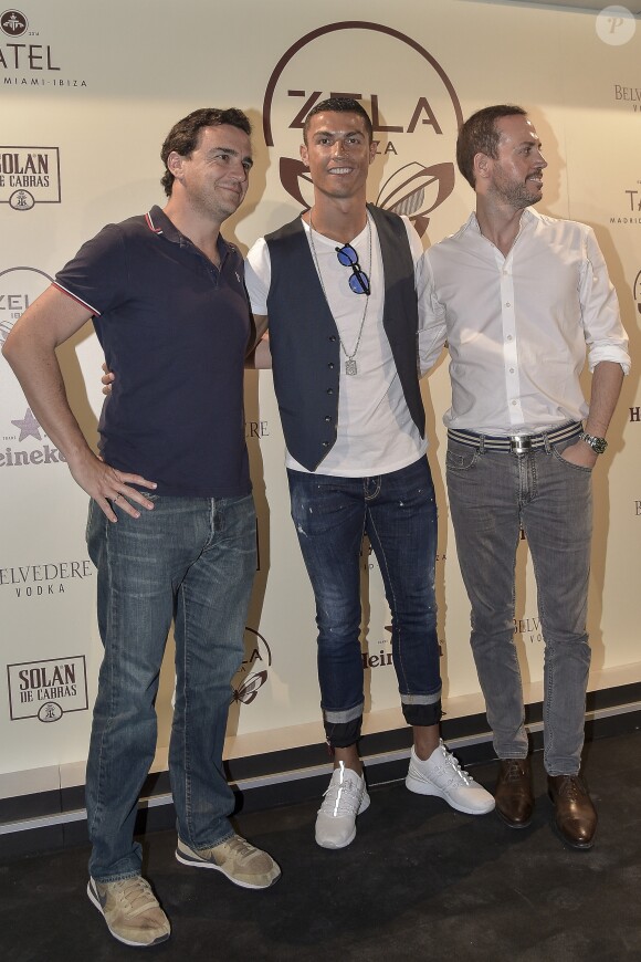 Cristiano Ronaldo assiste à l'inauguration du restaurant Zela à Ibiza le 17 juillet 2017.