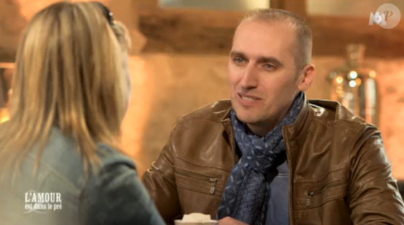Julie et Stéphane lors des speed dating de "L'amour est dans le pré 2017" sur M6. Le 10 juillet 2017.