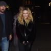 Madonna arrive avec une amie au restaurant M pour une soirée Halloween à Londres, le 28 octobre 2016