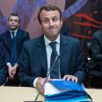 Emmanuel Macron, ministre de l'Economie, de l'Industrie et du Numérique portant un costume de couleur bleu acidulé lors de son audition par la commission des affaires économiques à l'assemblée nationale à Paris, le 17 septembre 2014.