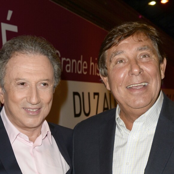 Michel Drucker et Jean-Pierre Foucault - Inauguration "Le Train de la Télé" à Paris Gare de Lyon le 6 octobre 2014. l'Institut National de l'Audiovisuel (INA) et Trains Expo Evènements SNCF s'associent pour co-produire le Train de la Télé, qui parcourra la France du 6 octobre au 26 octobre pour faire découvrir aux Français l'histoire du petit écran qu'ils affectionnent tant et pour convier petits et grands à un voyage inter-générationnel à travers l'histoire de la télévision, depuis les années 50 jusqu'à nos jours.06/10/2014 - Paris