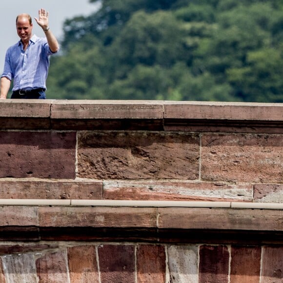 Le prince William, duc de Cambridge, et Kate Catherine Middleton, duchesse de Cambridge - Le couple princier d'Angleterre en visite au "Alte Brücke" (Vieux Pont) à Heidelberg, à l'occasion de leur voyage de trois jours en Allemagne. Le 20 juillet 2017 20/07/2017 - Heidelberg