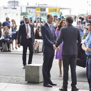 Le prince William, duc de Cambridge, et Kate Catherine Middleton, duchesse de Cambridge, au départ de la gare ferroviaire de Berlin pour Hambourg, à l'occasion de leur voyage de trois jours en Allemagne. Le 21 juillet 2017 21/07/2017 - Berlin