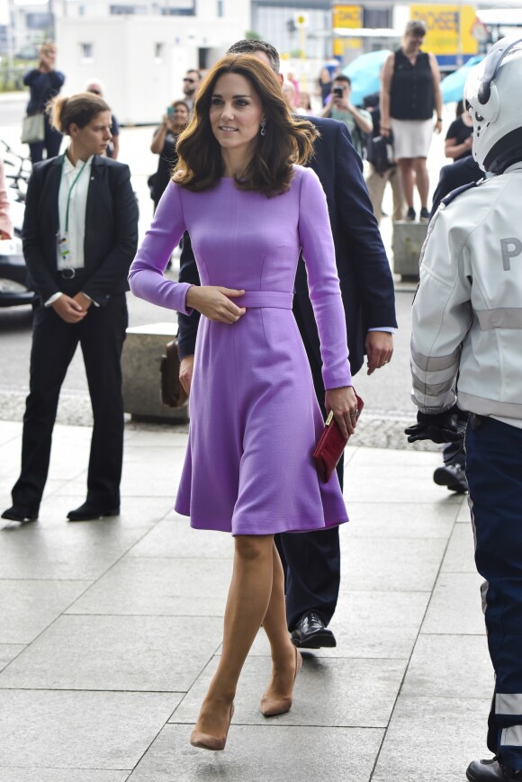 Le prince William, duc de Cambridge, et Kate Catherine Middleton, duchesse de Cambridge, au départ de la gare ferroviaire de Berlin pour Hambourg, à l'occasion de leur voyage de trois jours en Allemagne. Le 21 juillet 2017 21/07/2017 - Berlin