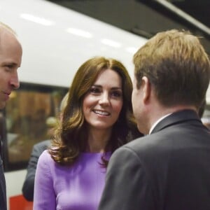 Le prince William, duc de Cambridge, et Kate Catherine Middleton, duchesse de Cambridge, au départ de la gare ferroviaire de Berlin pour Hambourg, à l'occasion de leur voyage de trois jours en Allemagne. Le 21 juillet 2017 21/07/2017 - Berlin