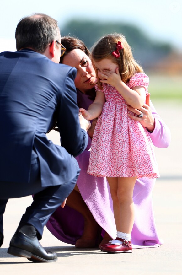 Kate Middleton et le prince William ont achevé leur visite officielle en Allemagne avec leurs enfants le prince George et la princesse Charlotte de Cambridge le 21 juillet 2017, décollant de Hambourg pour regagner le Royaume-Uni.