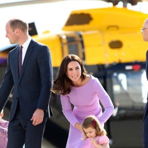 Kate Middleton et le prince William ont achevé leur visite officielle en Allemagne avec leurs enfants le prince George et la princesse Charlotte de Cambridge le 21 juillet 2017, décollant de Hambourg pour regagner le Royaume-Uni.