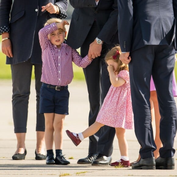 Kate Middleton et le prince William ont achevé leur visite officielle en Allemagne avec leurs enfants le prince George et la princesse Charlotte de Cambridge le 21 juillet 2017, décollant de Hambourg pour regagner le Royaume-Uni.