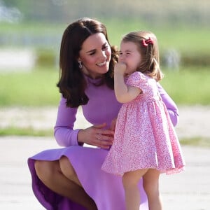 Kate Middleton et le prince William ont achevé leur visite officielle en Allemagne avec leurs enfants le prince George et la princesse Charlotte de Cambridge le 21 juillet 2017, décollant de Hambourg pour regagner le Royaume-Uni.