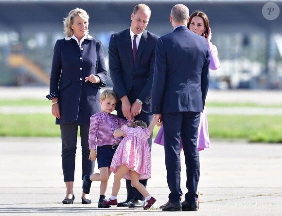 Kate Middleton et le prince William ont achevé leur visite officielle en Allemagne avec leurs enfants le prince George et la princesse Charlotte de Cambridge le 21 juillet 2017, décollant de Hambourg pour regagner le Royaume-Uni.