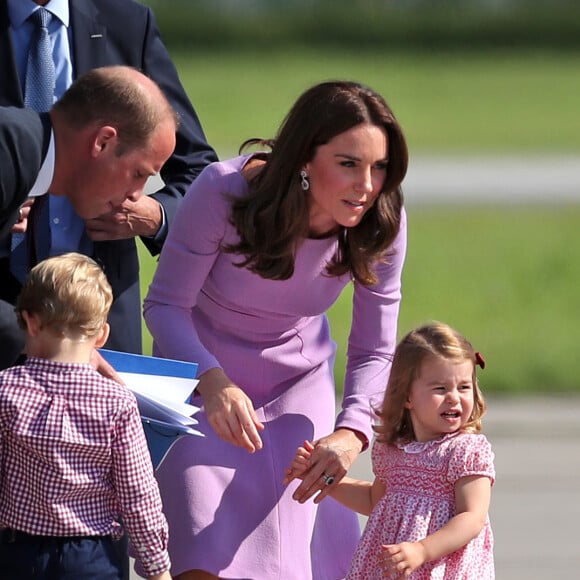 Kate Middleton et le prince William ont achevé leur visite officielle en Allemagne avec leurs enfants le prince George et la princesse Charlotte de Cambridge le 21 juillet 2017, décollant de Hambourg pour regagner le Royaume-Uni.