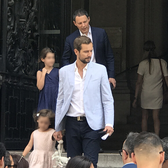 Marc-Olivier Fogiel avec son mari François Roelants et leurs filles Lily et Mila - Bruno Julliard (premier adjoint à la Maire de Paris chargé de la Culture, du patrimoine, des métiers d'art, des relations avec les arrondissements et de la nuit) s'est marié avec Paul Le Goff à la mairie du 10e arrondissement de Paris, le 8 juillet 2017.