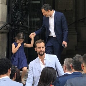 Marc-Olivier Fogiel avec son mari François Roelants et leurs filles Lily et Mila - Bruno Julliard (premier adjoint à la Maire de Paris chargé de la Culture, du patrimoine, des métiers d'art, des relations avec les arrondissements et de la nuit) s'est marié avec Paul Le Goff à la mairie du 10e arrondissement de Paris, le 8 juillet 2017.