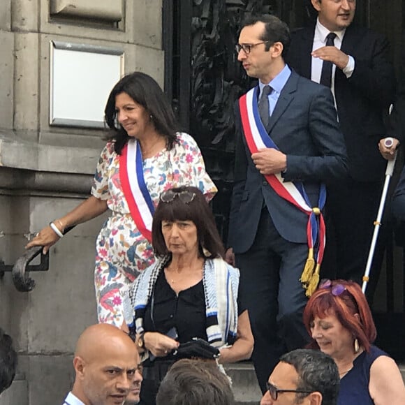 Anne Hidalgo - Bruno Julliard (premier adjoint à la Maire de Paris chargé de la Culture, du patrimoine, des métiers d'art, des relations avec les arrondissements et de la nuit) s'est marié avec Paul Le Goff à la mairie du 10e arrondissement de Paris, le 8 juillet 2017.